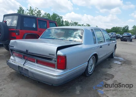 1995 Lincoln Town Car Signature/Spinnaker from USA, damaged, VIN 1LNLM82W6SY643714